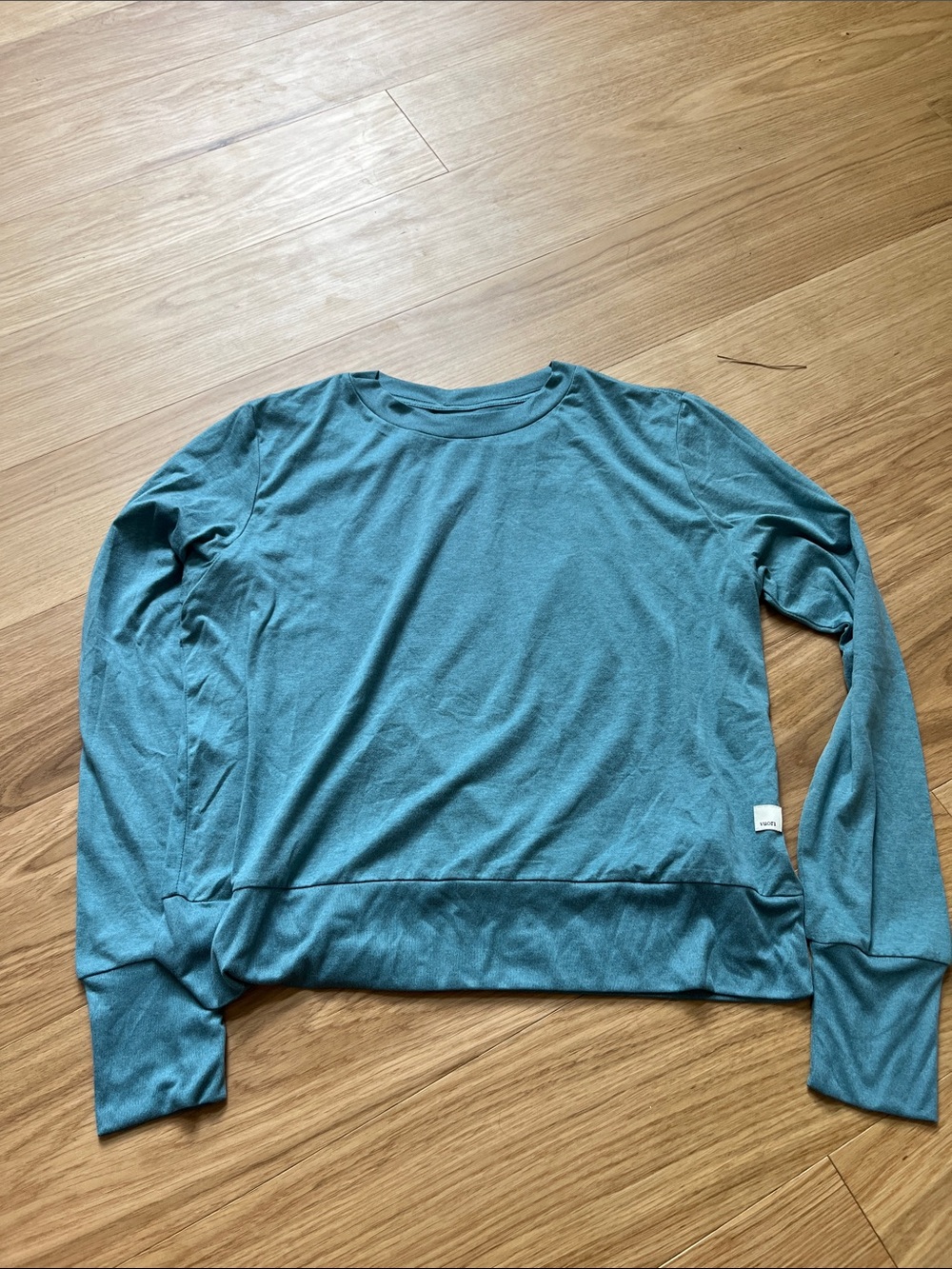 Vuori Women’s Daydream Crew-blue  Crewneck Long Sleeve Top size M